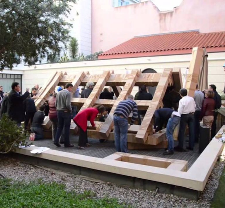 CONSTRUCTION EN CARTONS